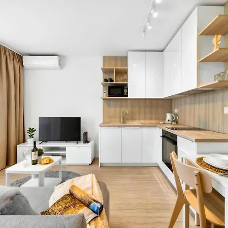 Near Bts Airport Apartment Pressburg
