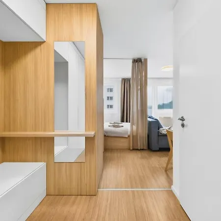 Near Bts Airport Apartment Pressburg