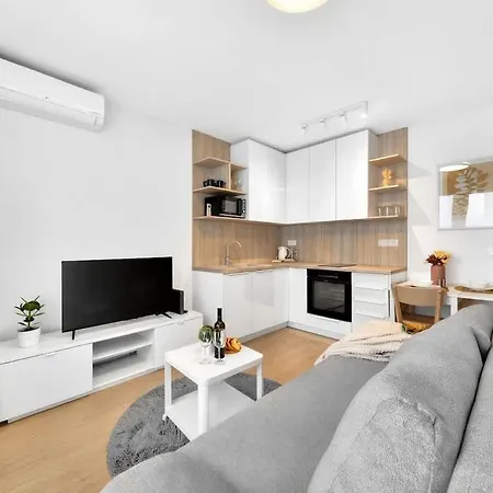 Near Bts Airport Apartment