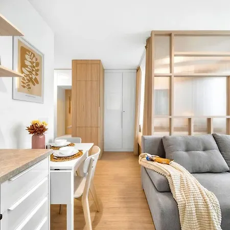 Near Bts Airport Apartment Pressburg