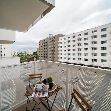 Near Bts Airport Apartment Pressburg